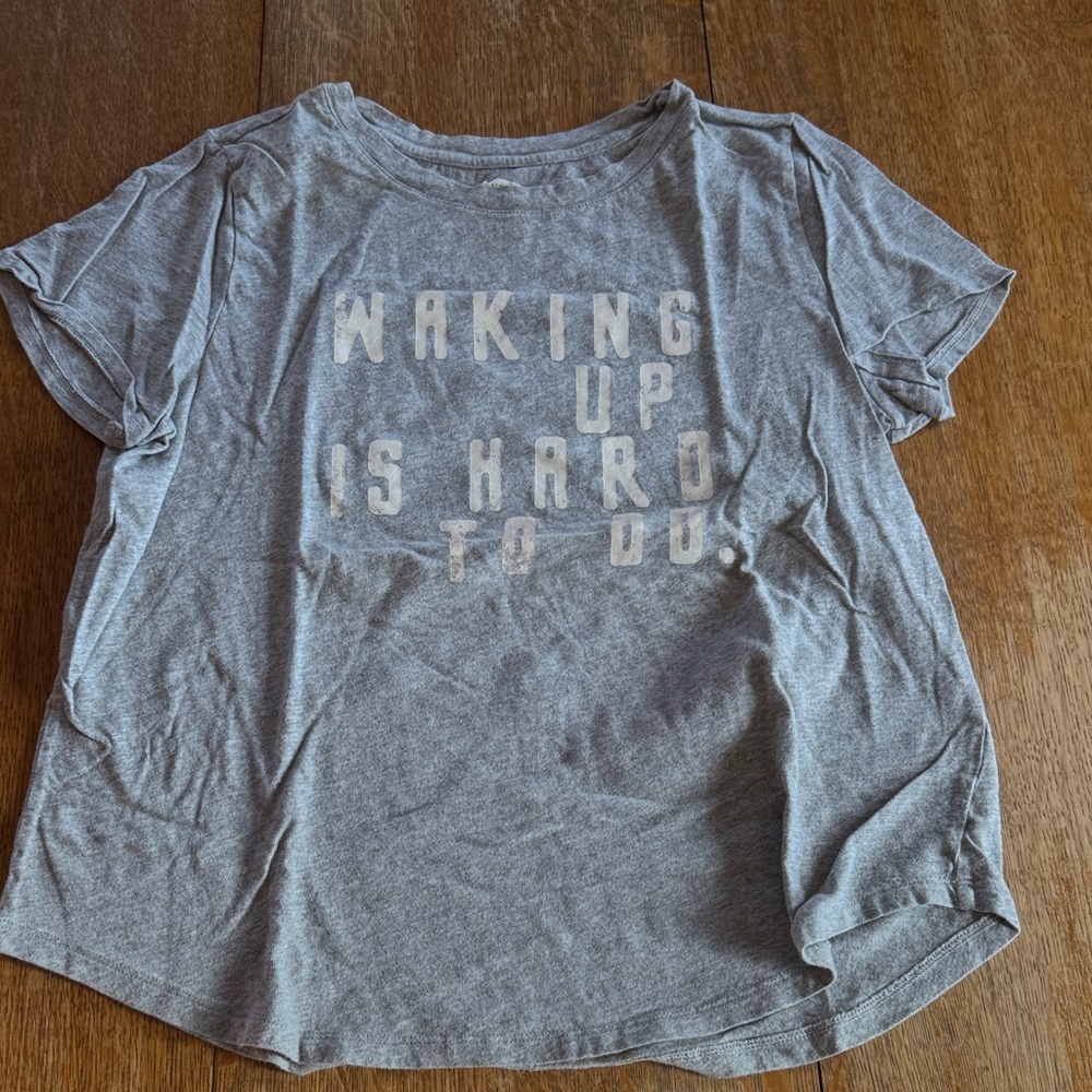 Old Navy Gray Women’s Tee with Fun Text